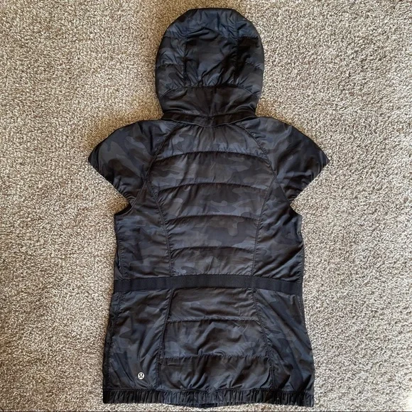 Lululemon | Spring Fling Puffy Vest | Lotus Camo Black | Size 2 - Picture 5 of 12